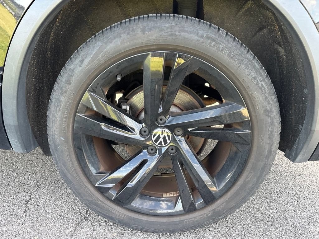 Used 2023 Volkswagen Tiguan SE R-Line AWD/4WD image 7