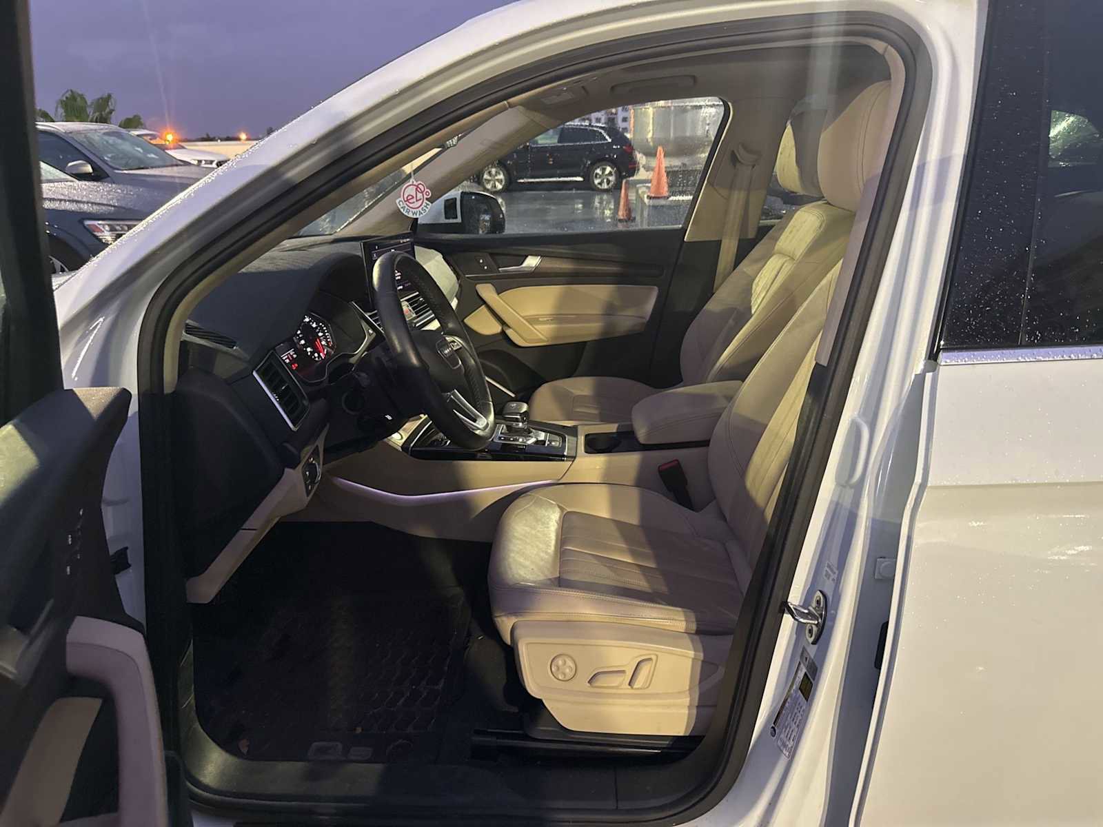 Used 2023 Audi Q5 2.0T Premium w/ Convenience Package image 2