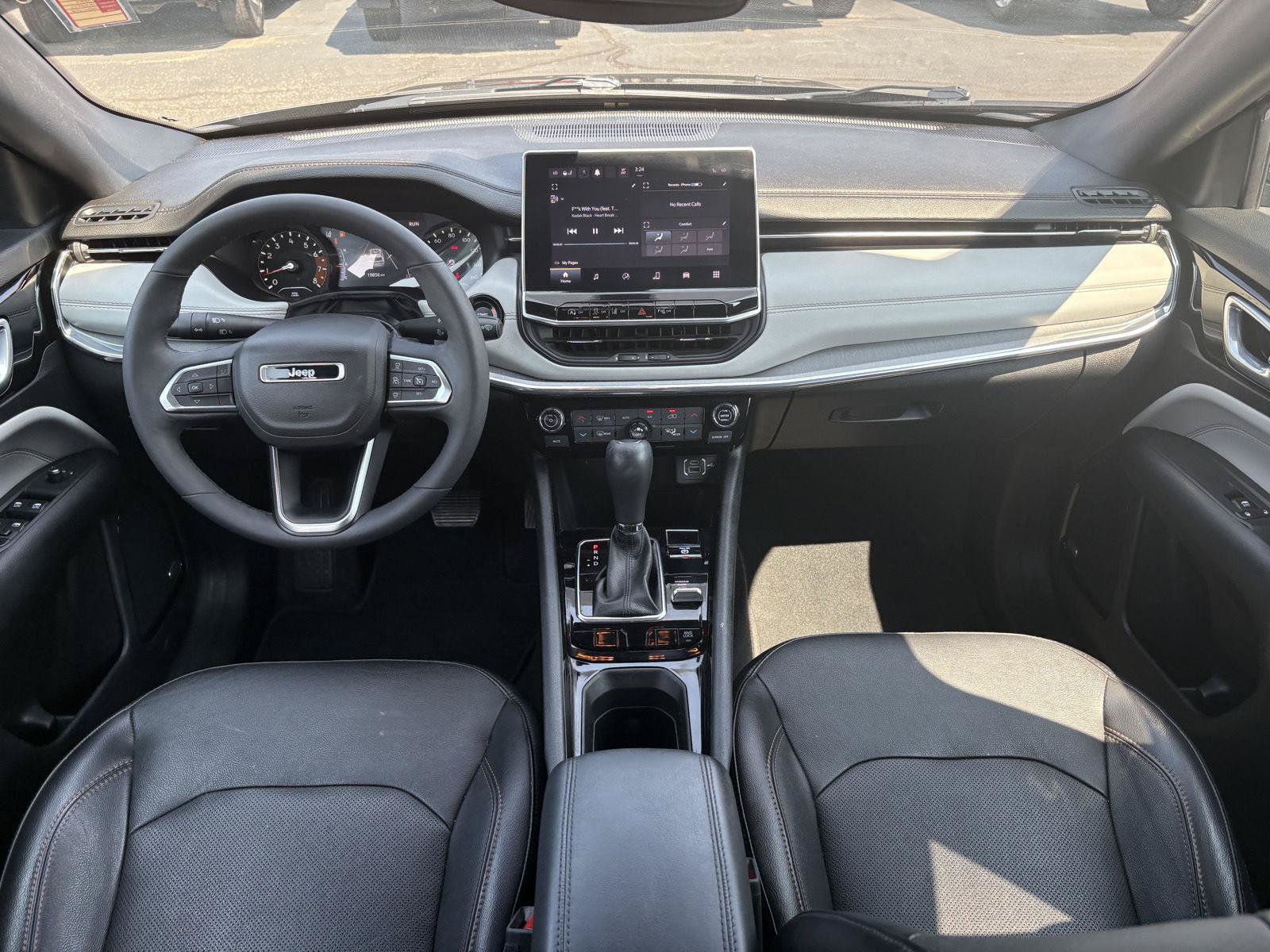 Used 2023 Jeep Compass Limited w/ Sun and Sound Group AWD/4WD image 14
