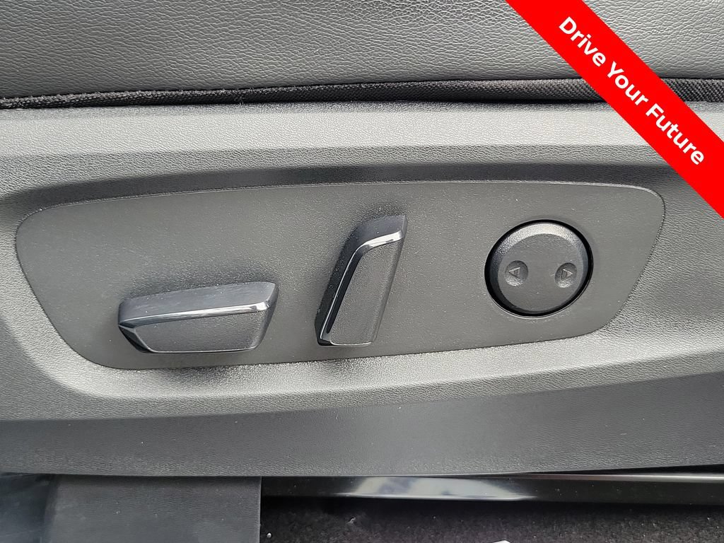 Certified 2025 Nissan Pathfinder SL FWD image 16