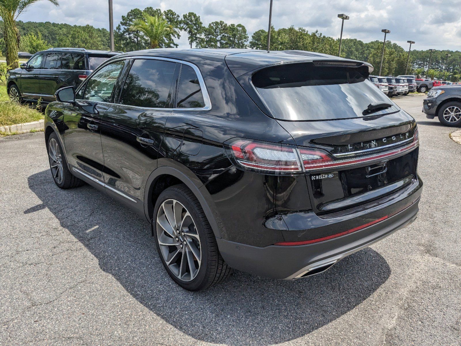 Certified 2023 Lincoln Nautilus Reserve w/ Equipment Group 202A image 7