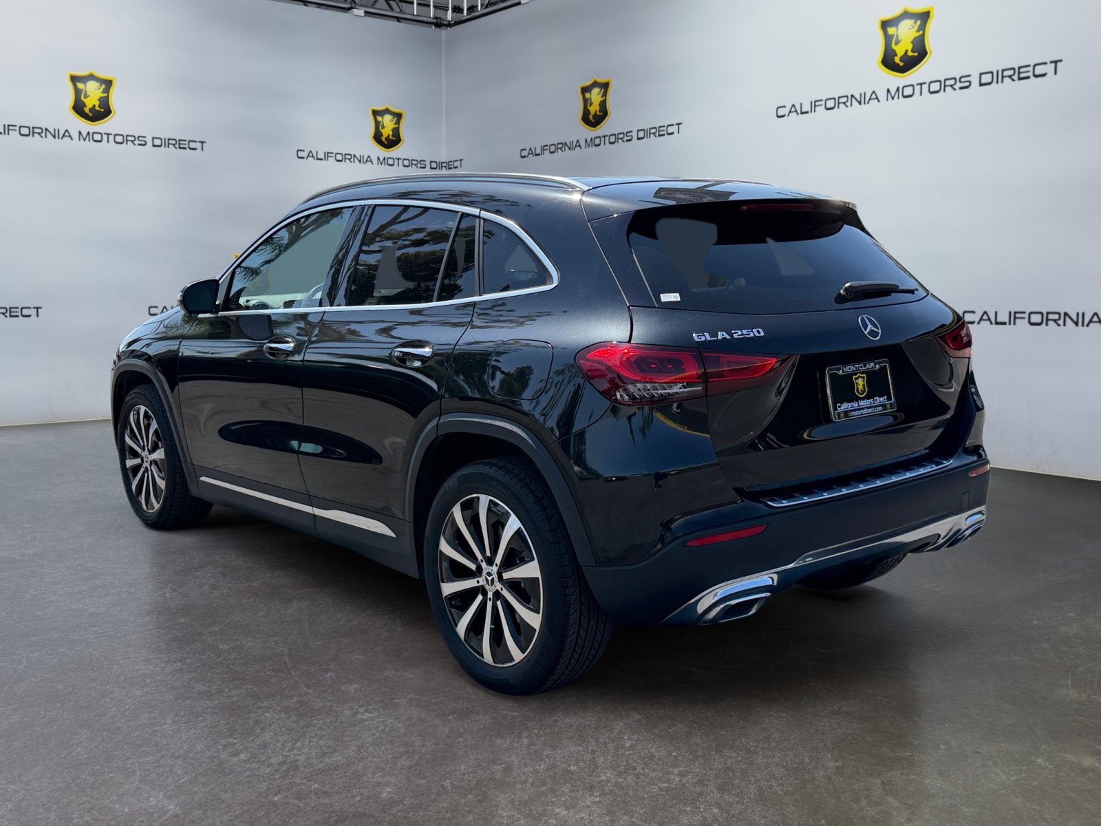 Used 2022 Mercedes-Benz GLA 250 w/ Premium Package Lite image 3