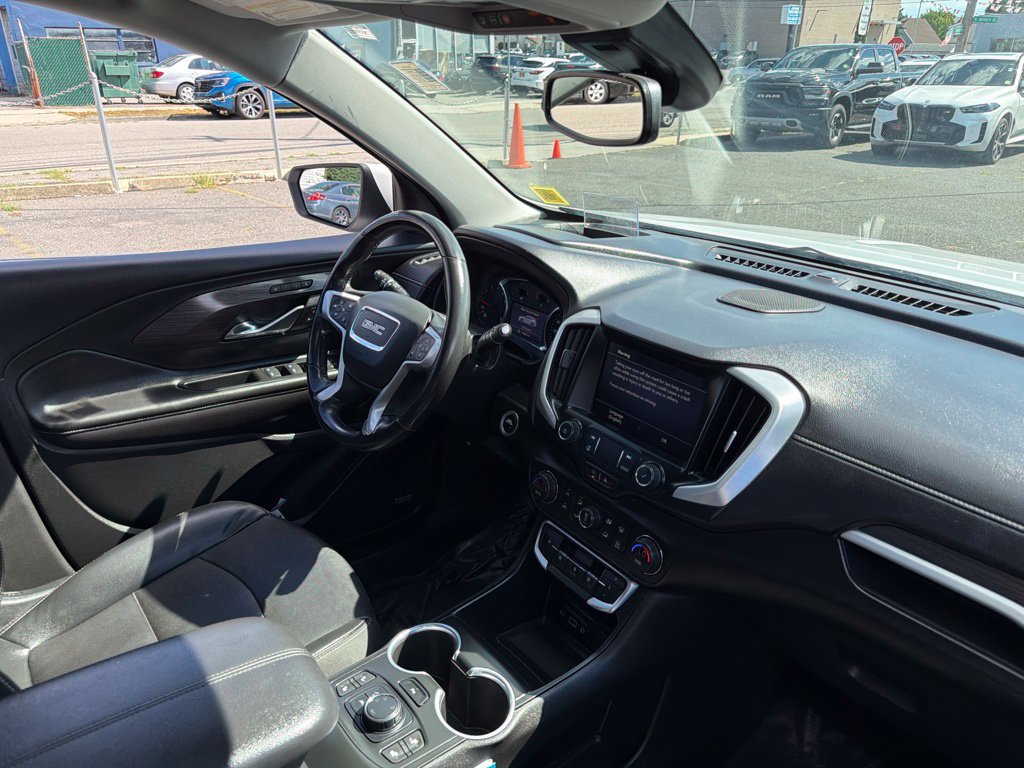 Used 2022 GMC Terrain SLT w/ Infotainment Package II AWD/4WD image 18