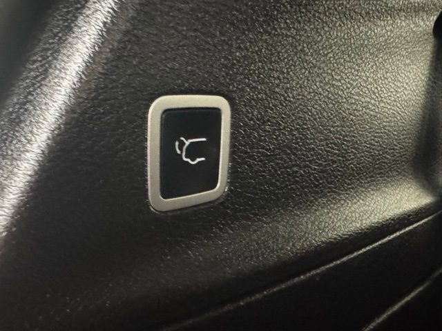 Used 2025 Chrysler Pacifica Limited image 34