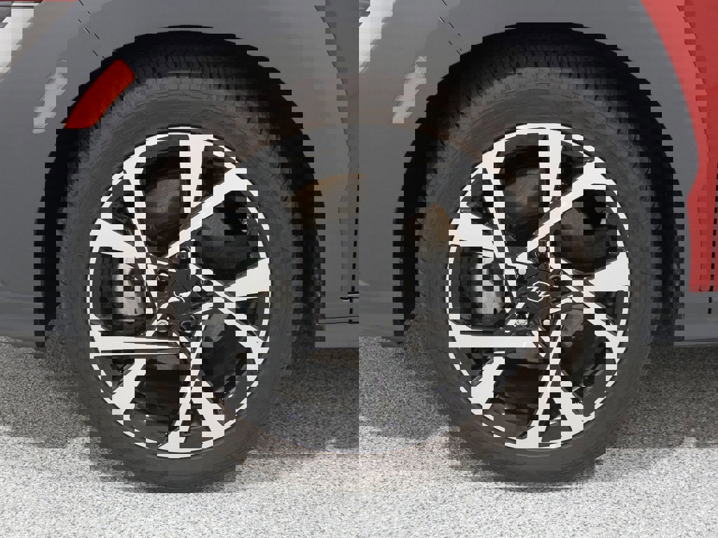 Certified 2022 Hyundai Kona Limited w/ Cargo Package image 23