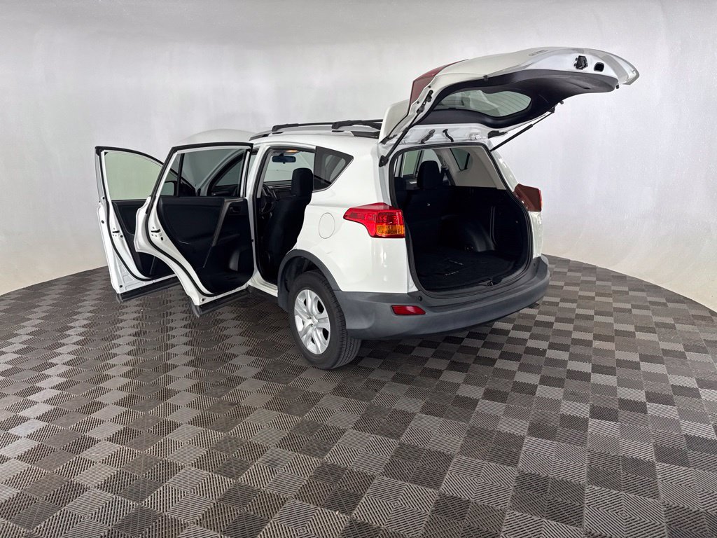 Used 2015 Toyota RAV4 LE AWD/4WD image 18