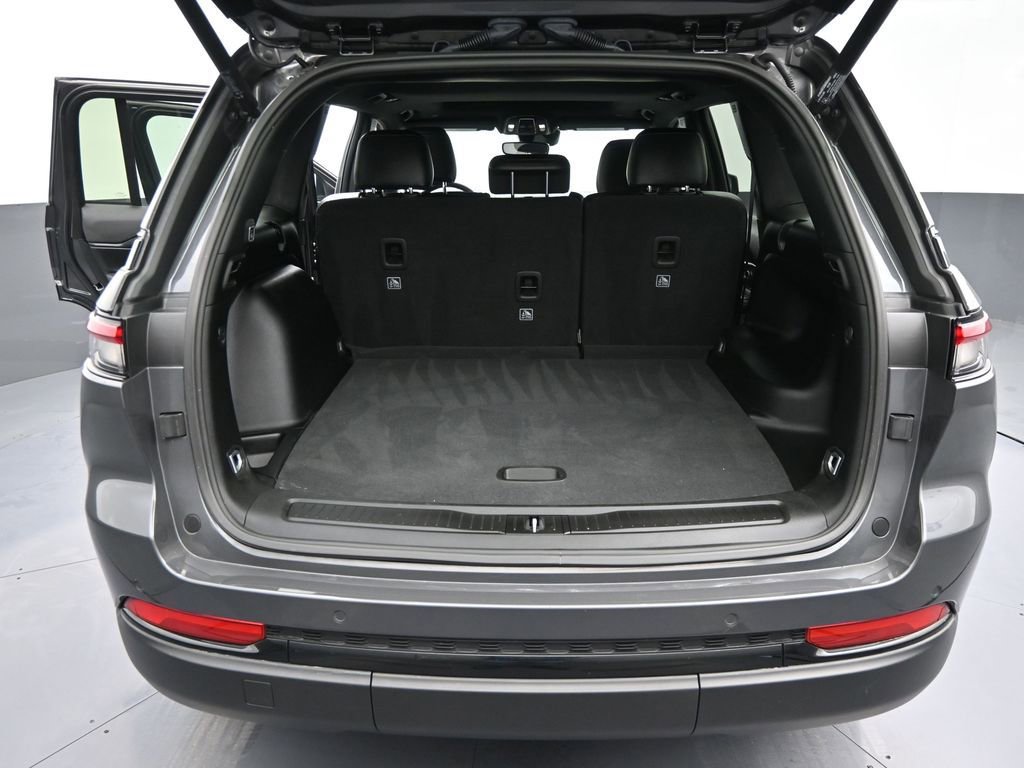Used 2024 Jeep Grand Cherokee Altitude image 31