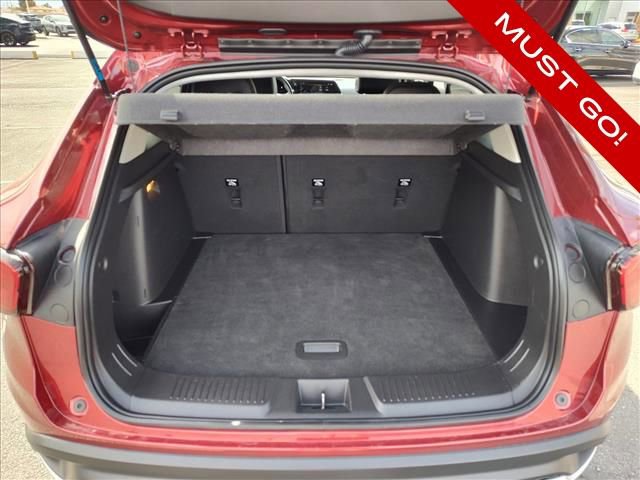 Certified 2024 Chevrolet Trax LT w/ LT Convenience Package image 11