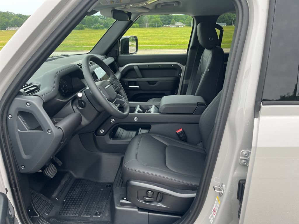 New 2026 Land Rover Defender 110 S AWD/4WD image 9