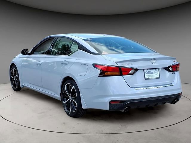 Used 2023 Nissan Altima 2.5 SR w/ SR Premium Package FWD image 3