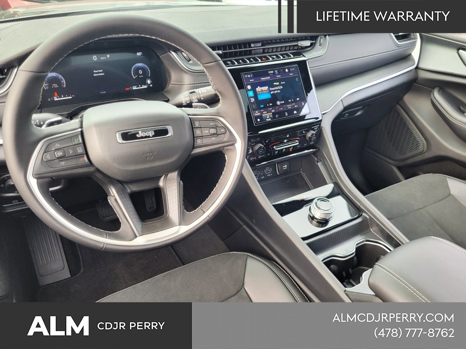 New 2025 Jeep Grand Cherokee Altitude image 9