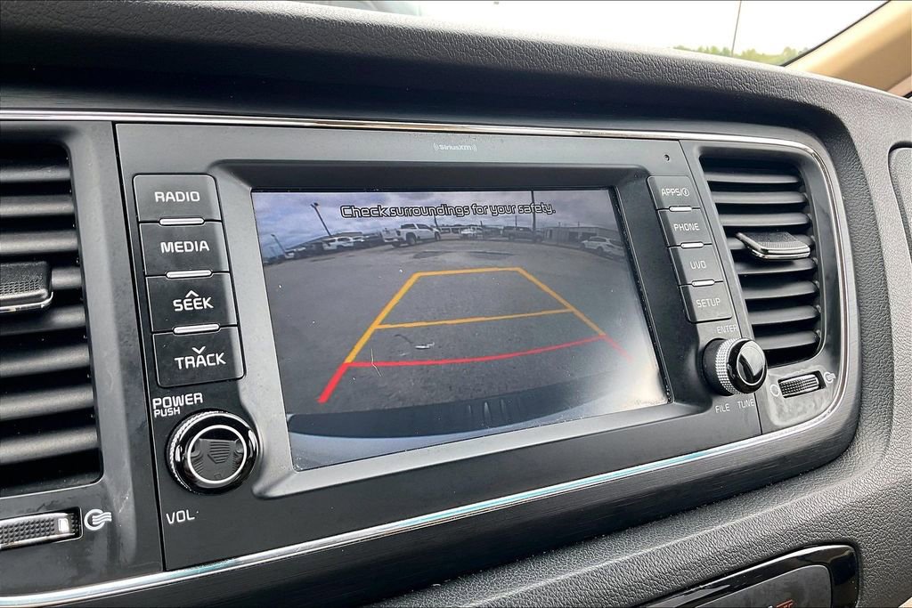 Used 2017 Kia Sedona LX w/ LX Essentials Premium Package FWD image 13