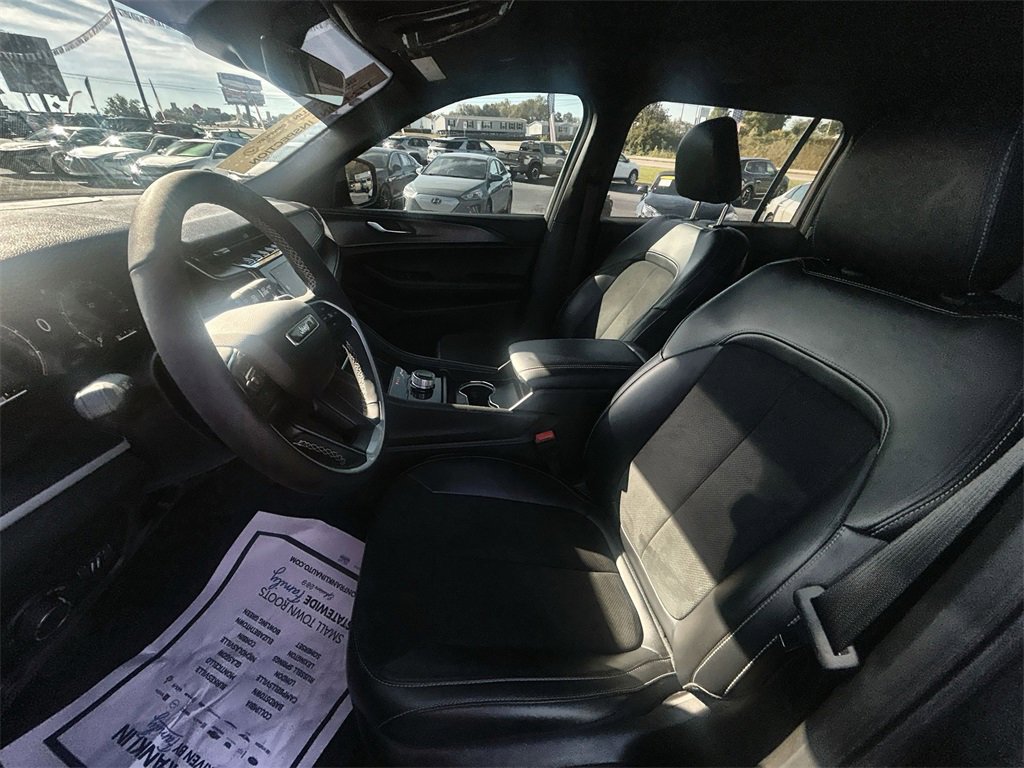 Used 2025 Jeep Grand Cherokee L Laredo image 10