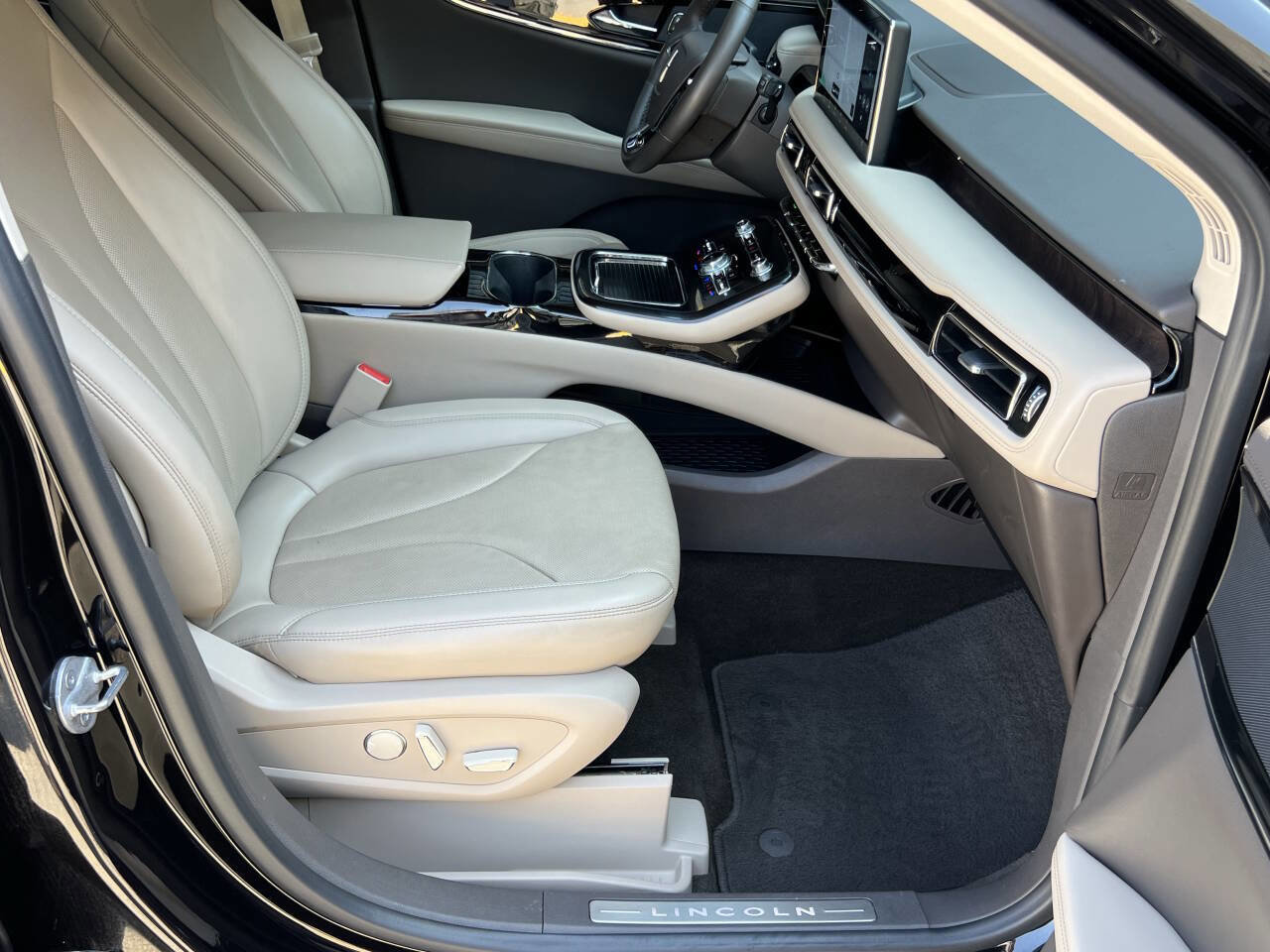 Used 2022 Lincoln Nautilus Reserve image 20