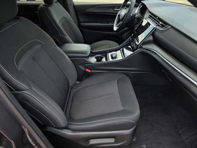 Used 2025 Jeep Grand Cherokee L Laredo RWD image 31