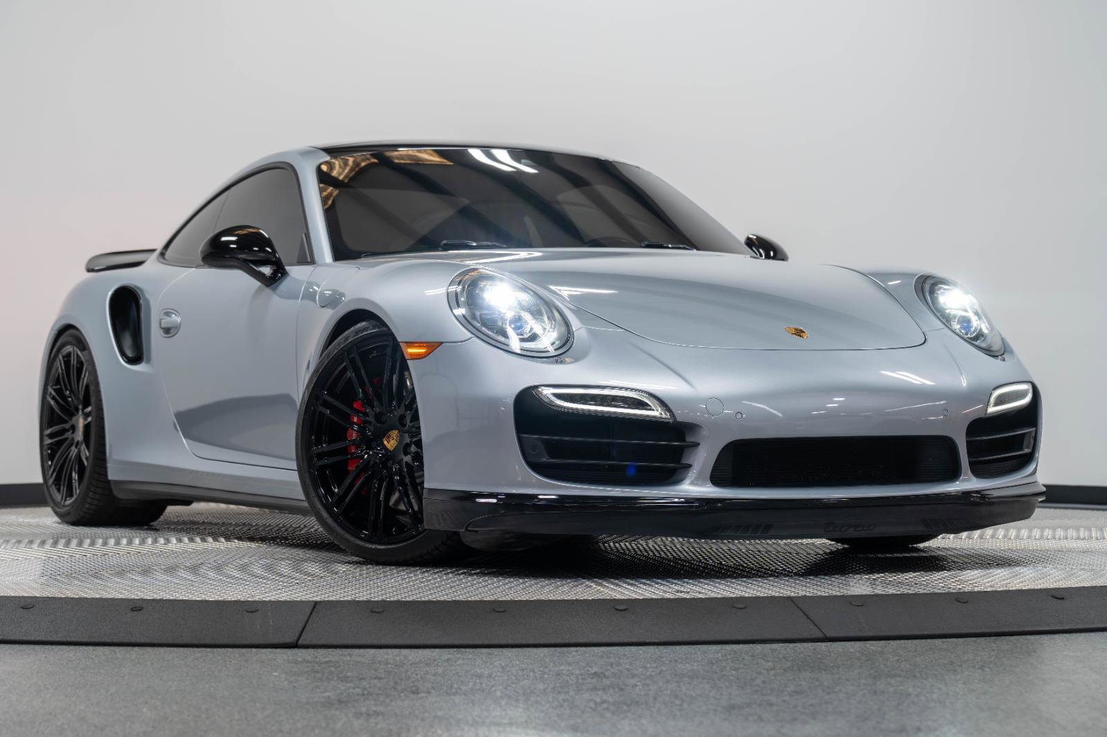 Used 2016 Porsche 911 Turbo image 5