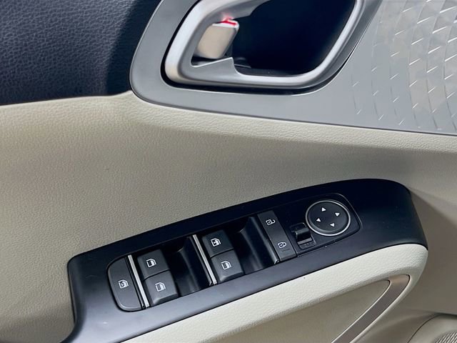 Certified 2025 Kia Soul LX w/ LX Technology Package FWD image 17