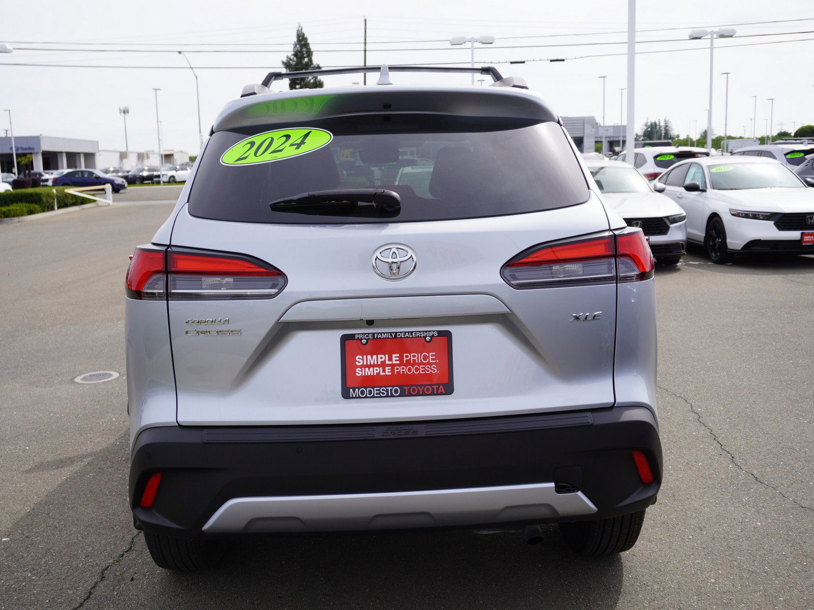 Used 2024 Toyota Corolla Cross XLE w/ Convenience Package image 9