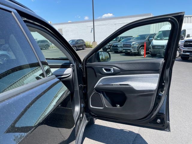 Used 2022 Jeep Compass Latitude w/ Convenience Group AWD/4WD image 9