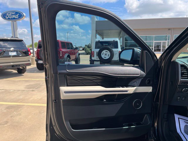 Certified 2018 Ford Expedition Platinum RWD image 11