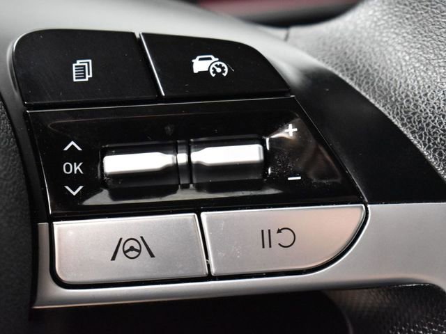 Used 2024 Hyundai Elantra SEL FWD image 25