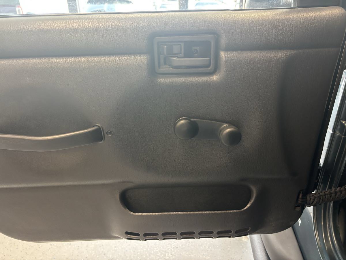 Used 2005 Jeep Wrangler SE AWD/4WD image 20