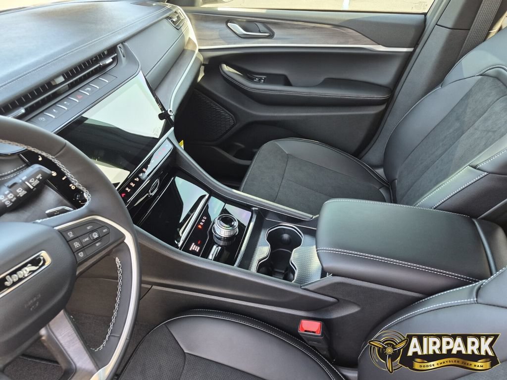 New 2026 Jeep Grand Cherokee Altitude AWD/4WD image 12