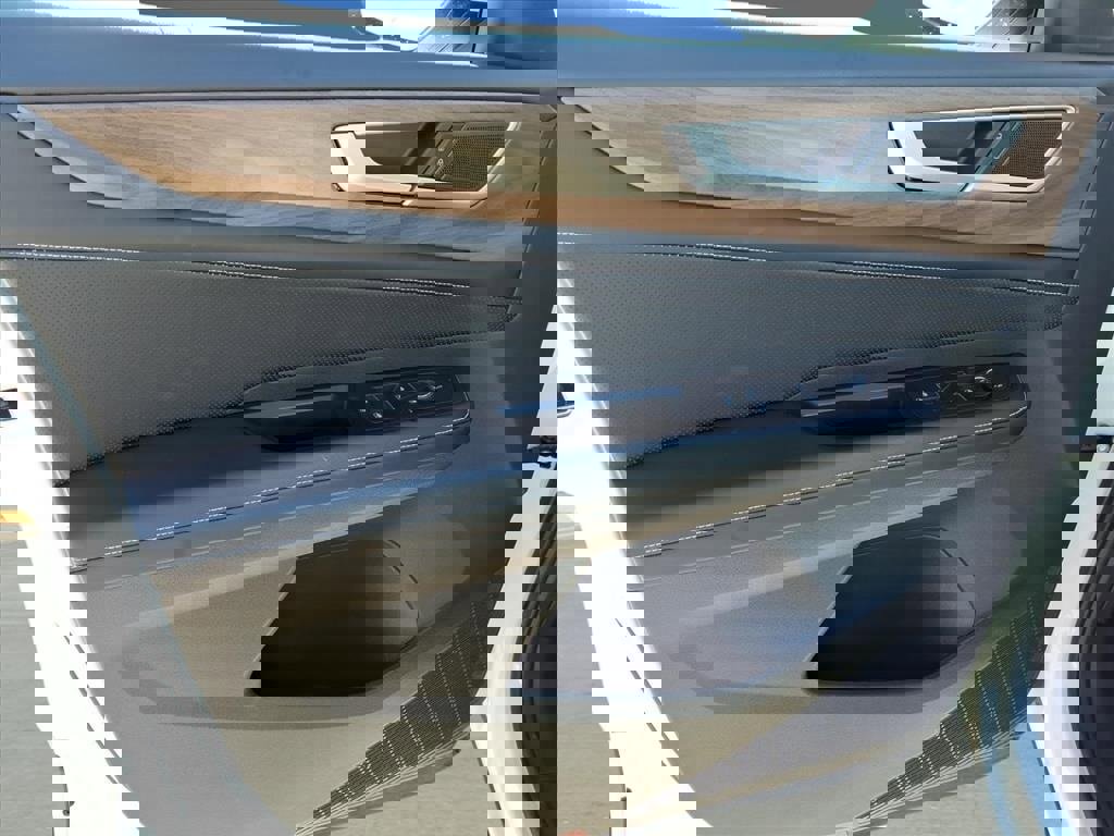 Used 2024 Volkswagen Atlas SE image 13