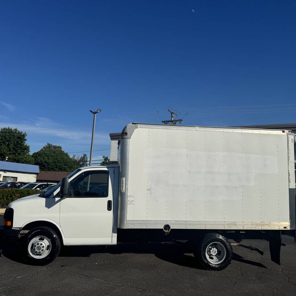 Used 2010 Chevrolet Express 3500 RWD image 5