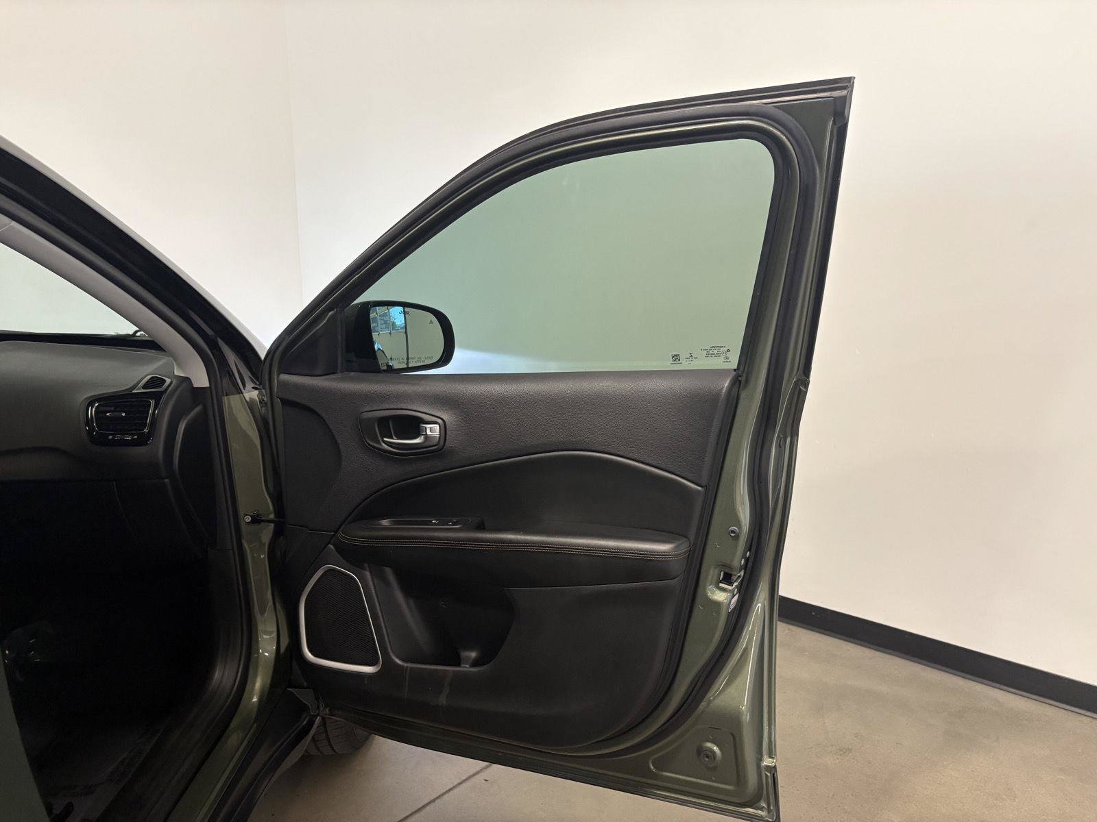 Used 2020 Jeep Compass Limited w/ Safety & Security Group AWD/4WD image 43