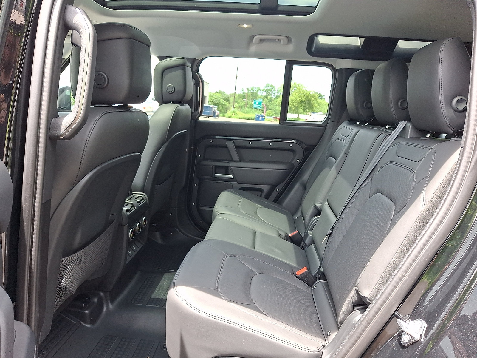 Used 2025 Land Rover Defender 110 S AWD/4WD image 5