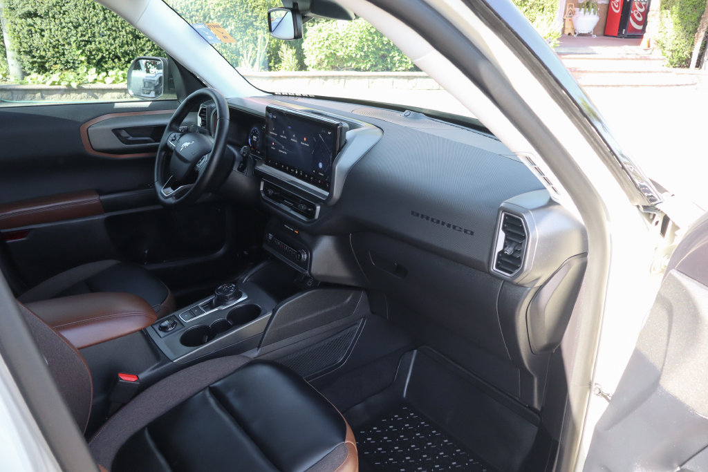 Used 2025 Ford Bronco Sport Outer Banks w/ Outer Banks Tech Package+ AWD/4WD image 42