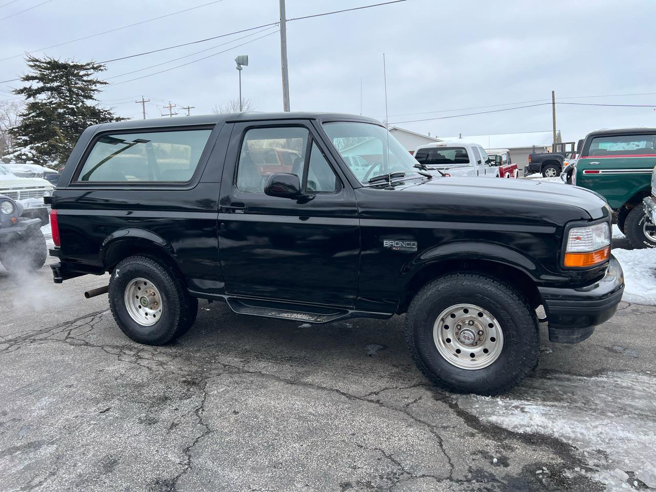 Used 1995 Ford Bronco XLT AWD/4WD image 3