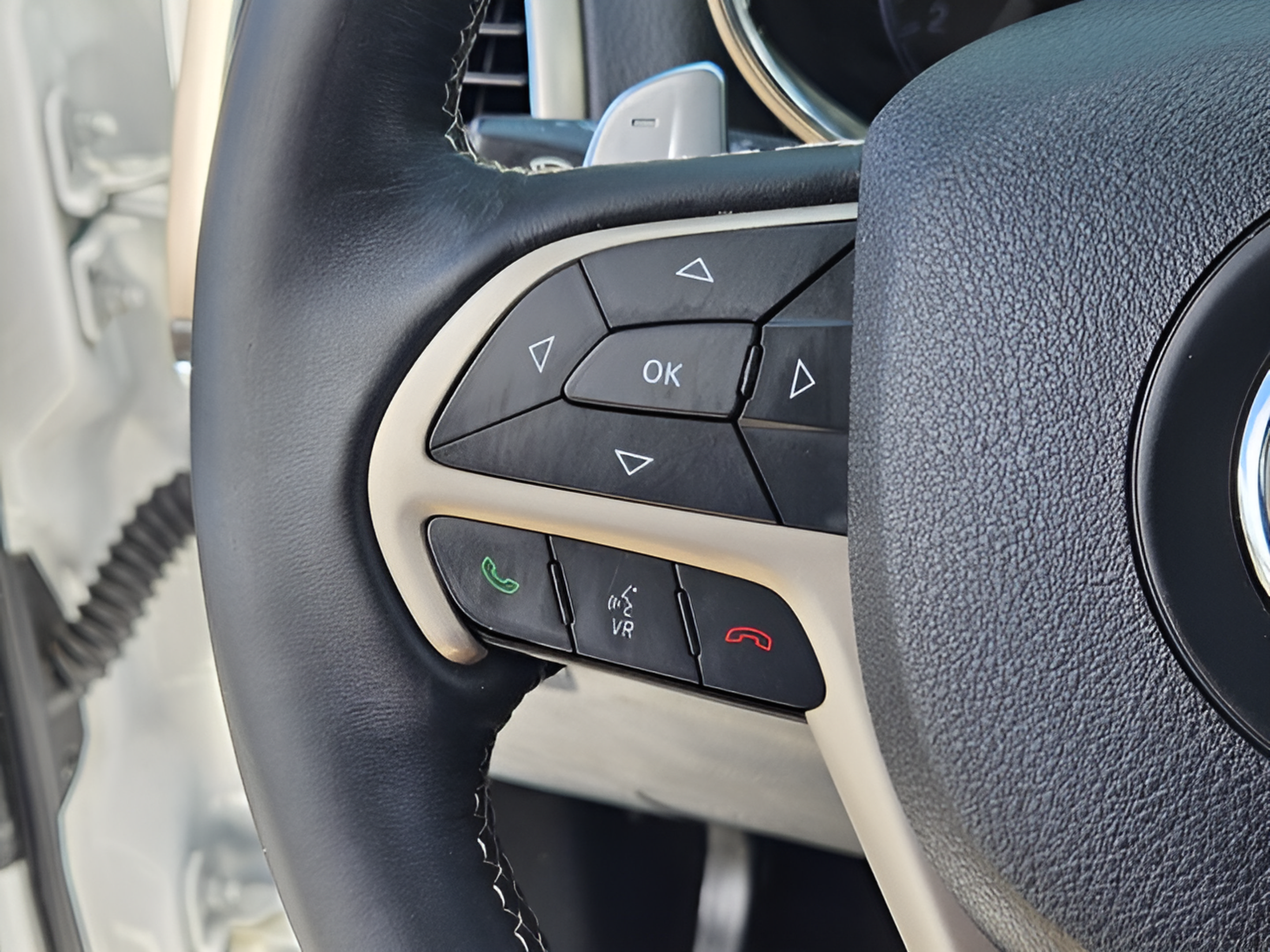 Used 2017 Jeep Grand Cherokee Limited RWD image 23