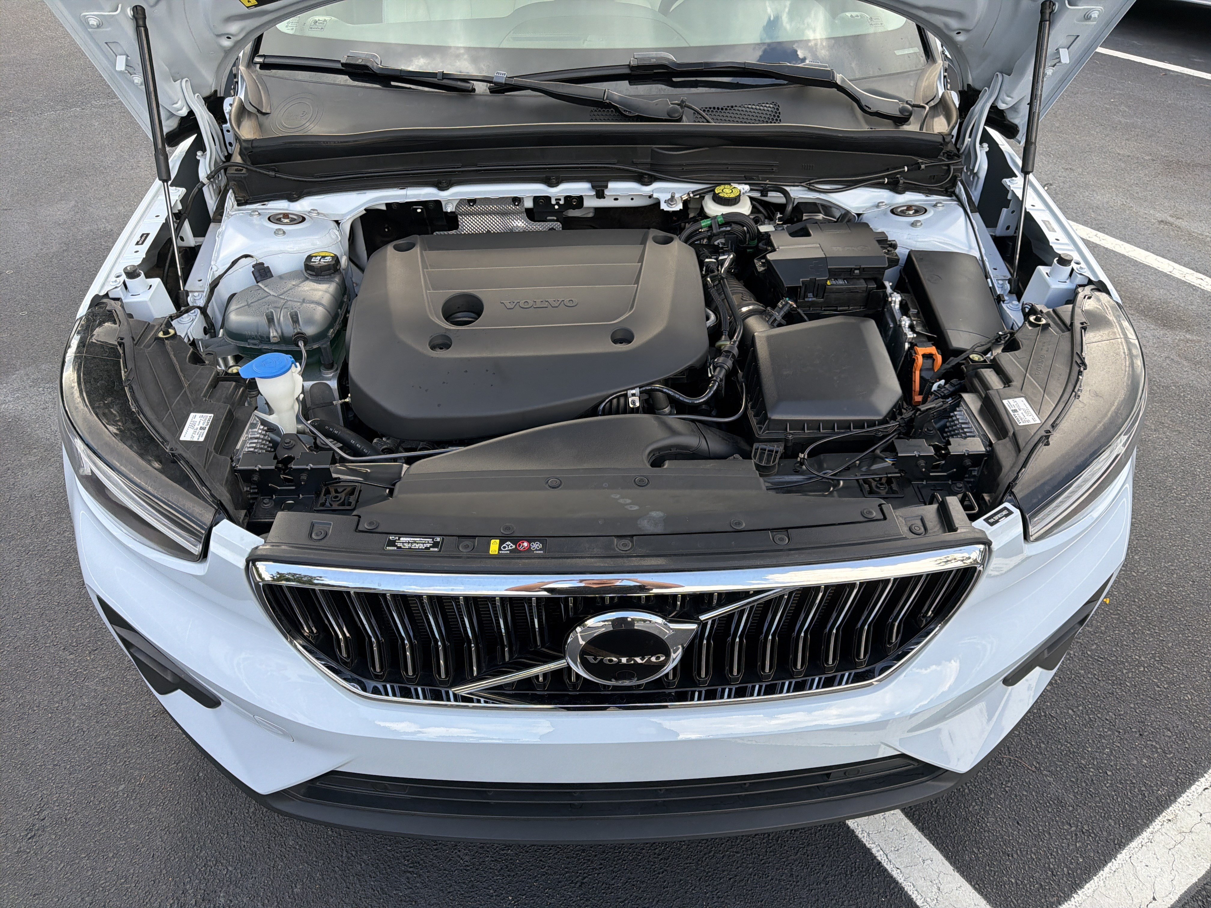 Certified 2024 Volvo XC40 B5 Ultimate w/ Protection Package Premier AWD/4WD image 36