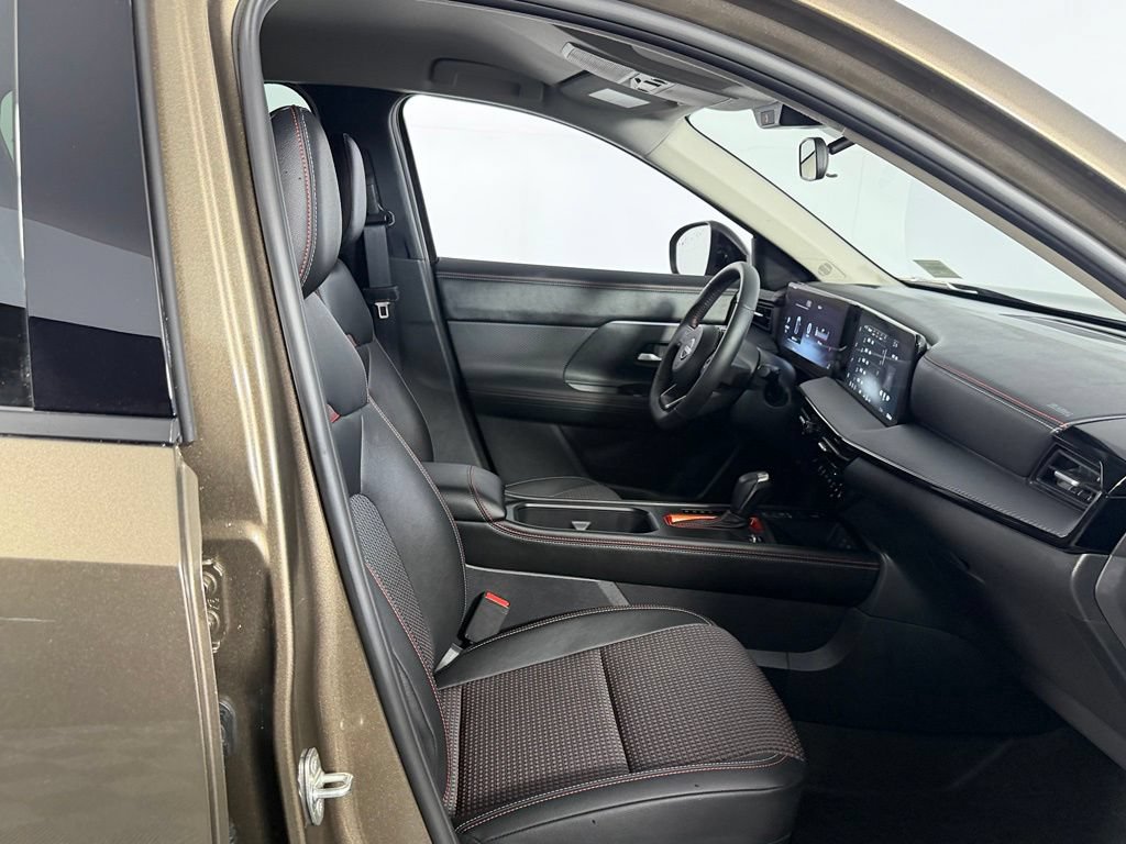 Used 2026 Nissan Kicks SR w/ Cold Weather Package FWD image 26