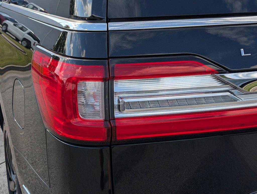 Used 2020 Lincoln Navigator L Reserve w/ Equipment Group 208A Reserve image 13