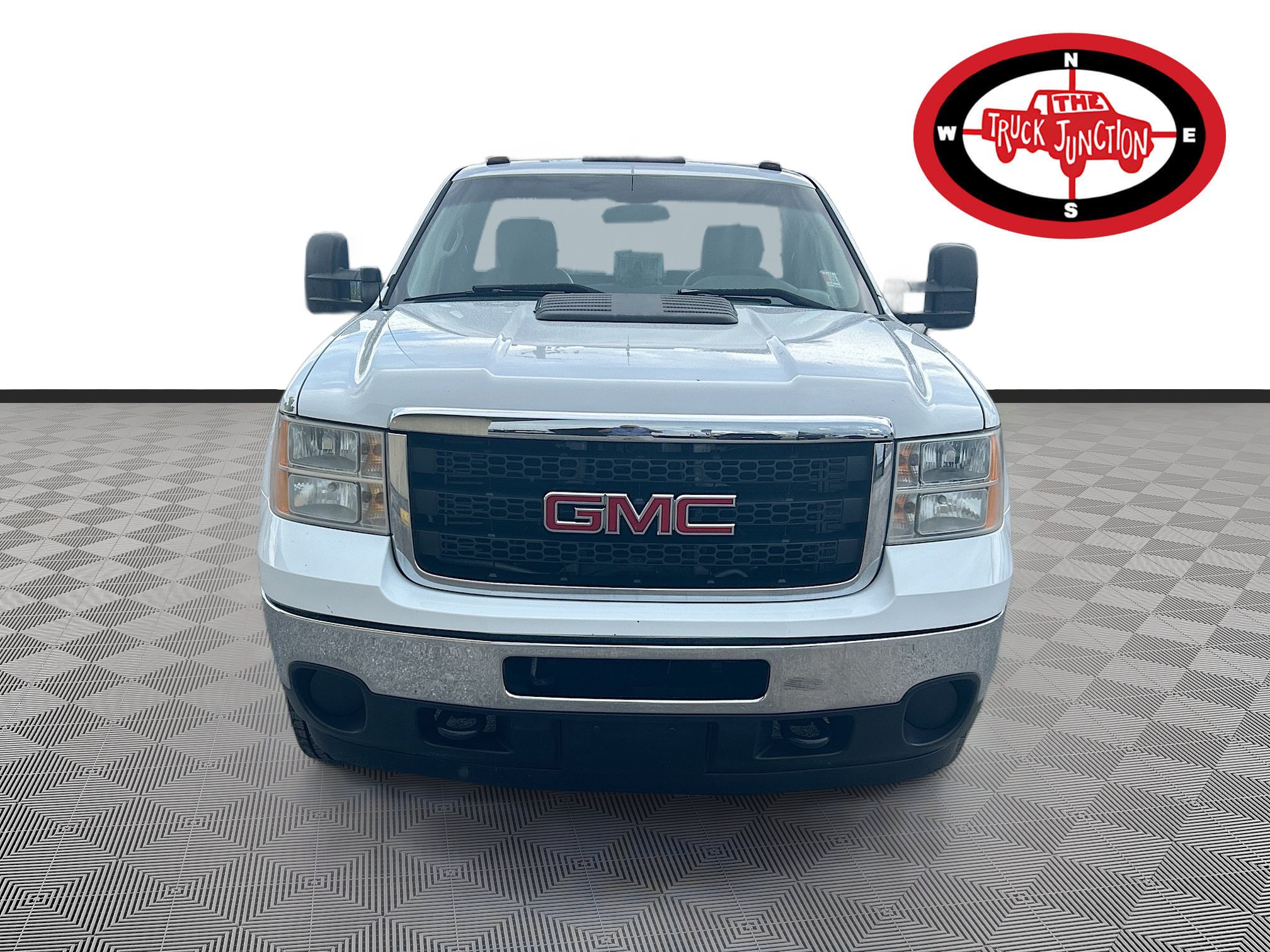 Used 2011 GMC Sierra 3500 W/T RWD image 2