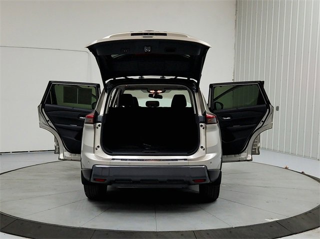 Used 2025 Nissan Rogue SL w/ Tech Package image 14