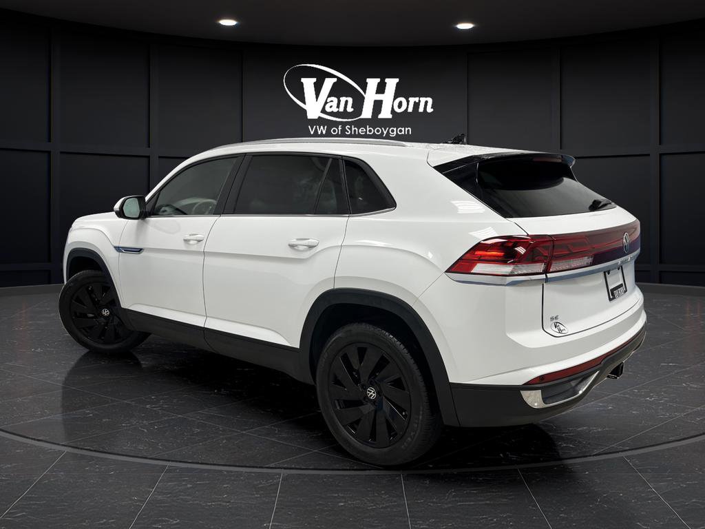 Certified 2025 Volkswagen Atlas Cross Sport SE w/ Panoramic Sunroof Package image 3