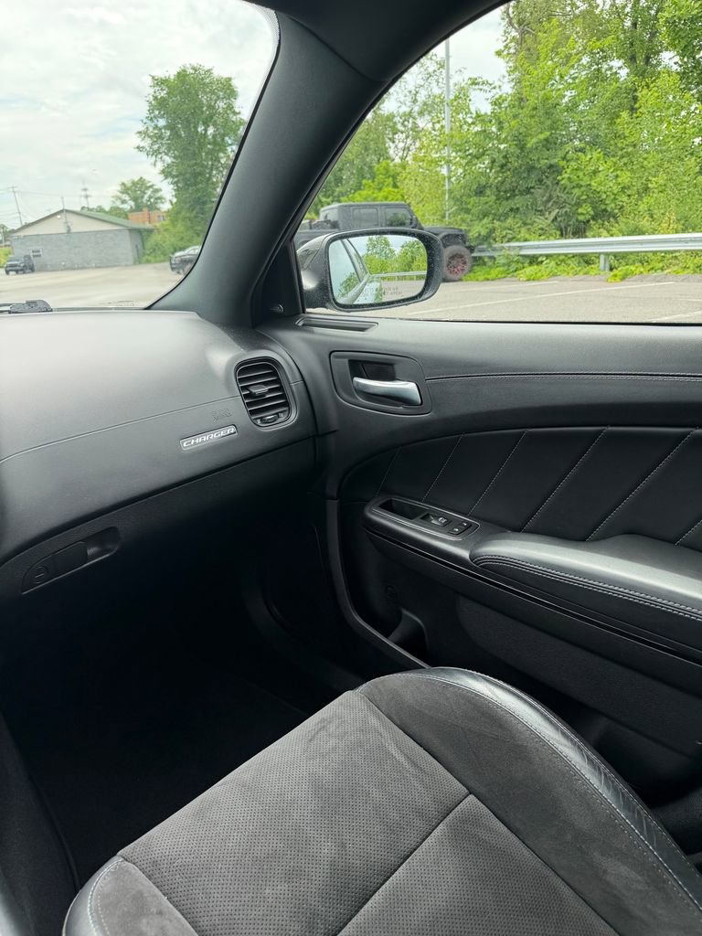 Used 2022 Dodge Charger R/T w/ Plus Group RWD image 15
