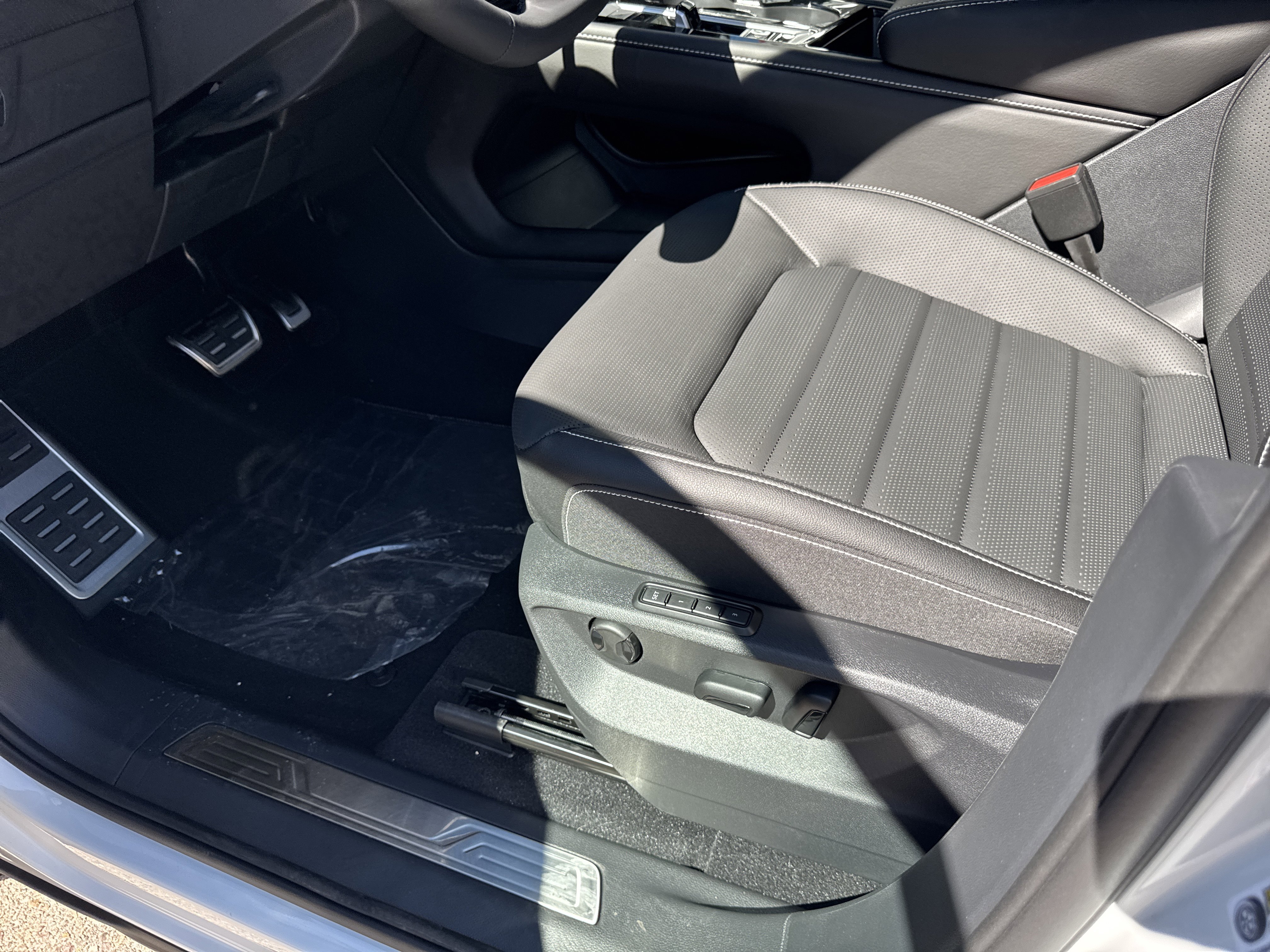 New 2026 Volkswagen Atlas Cross Sport SEL R-Line image 15