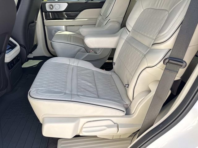 Used 2023 Lincoln Navigator Black Label image 18