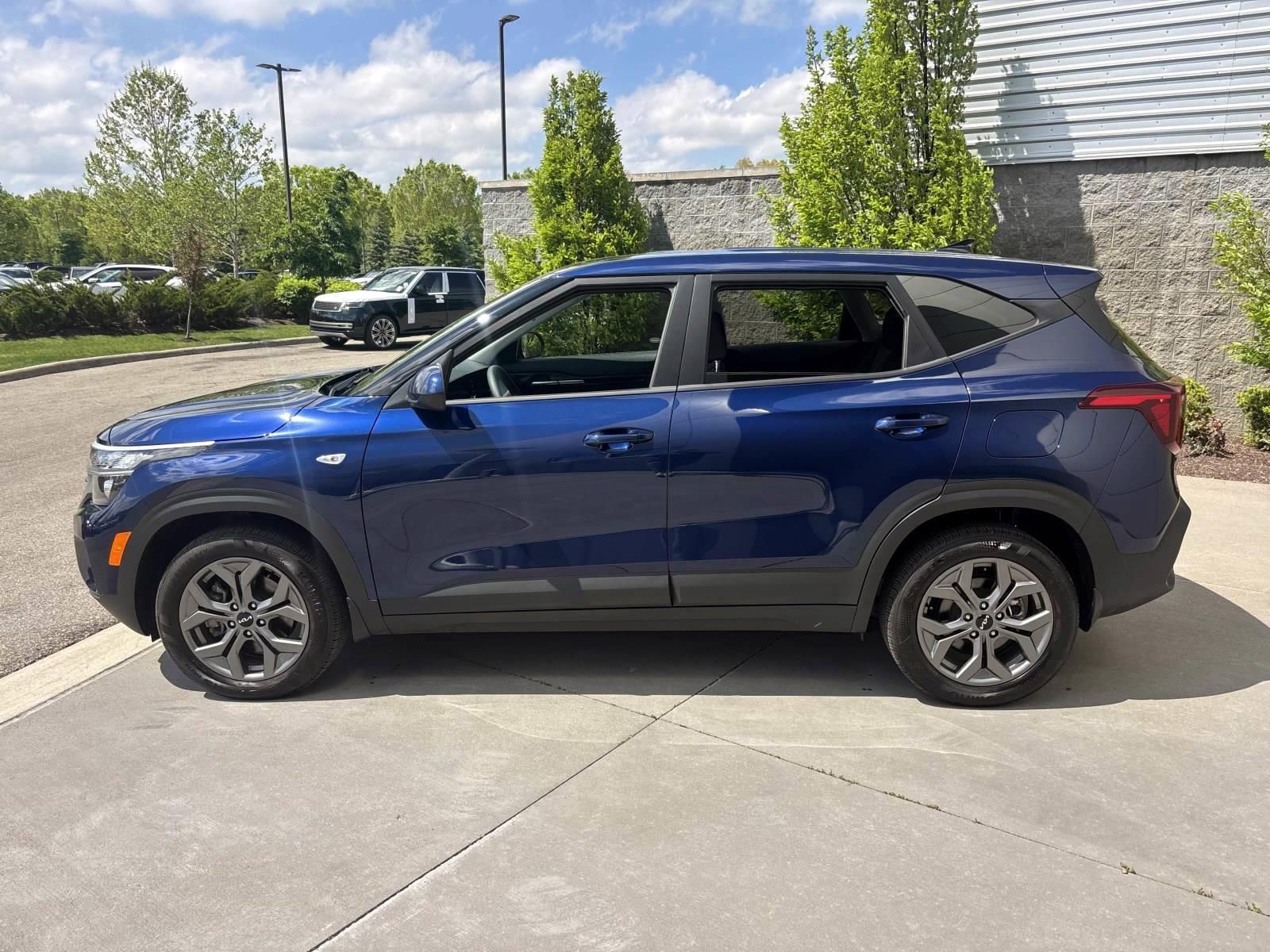 Used 2025 Kia Seltos LX AWD/4WD image 8