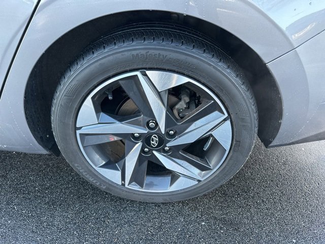 Used 2023 Hyundai Elantra Limited image 30