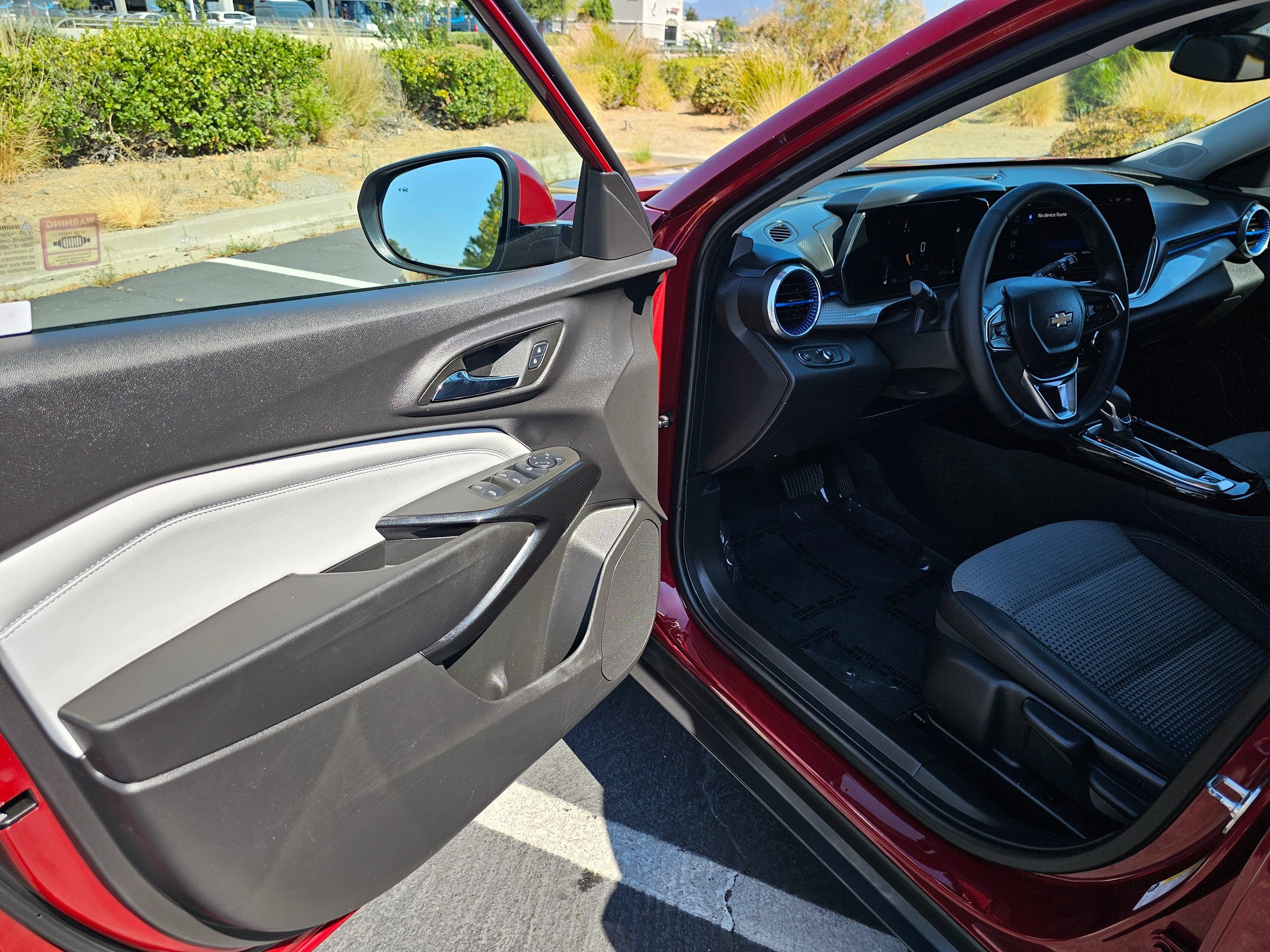 Used 2025 Chevrolet Trax LT w/ Driver Confidence Package FWD image 15