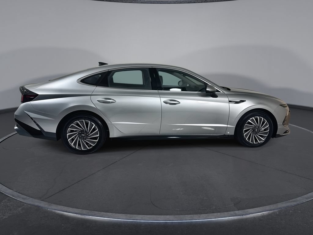 Certified 2025 Hyundai Sonata SEL FWD image 9