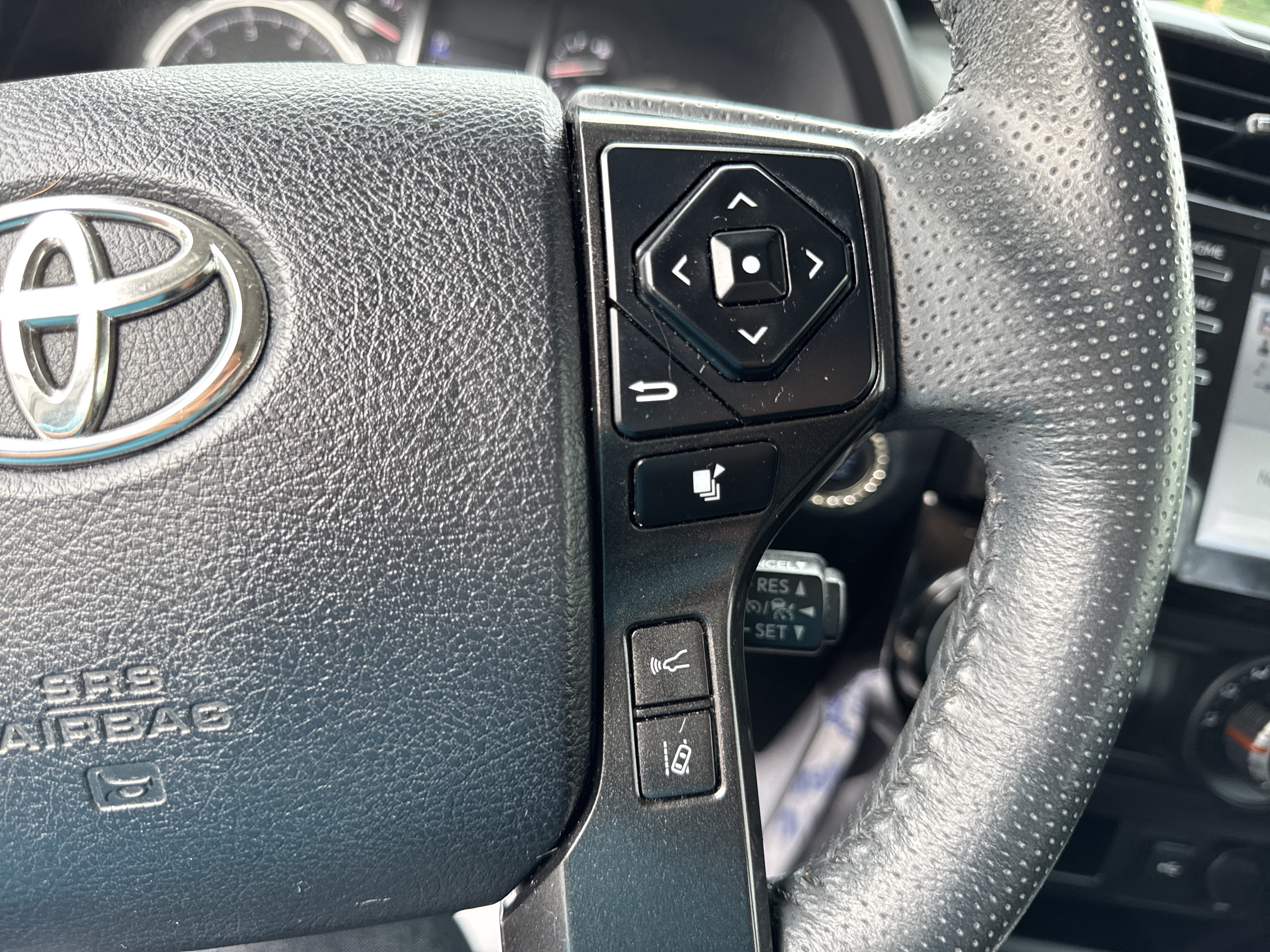 Used 2020 Toyota 4Runner TRD Off-Road Premium w/ Moonroof Package AWD/4WD image 16