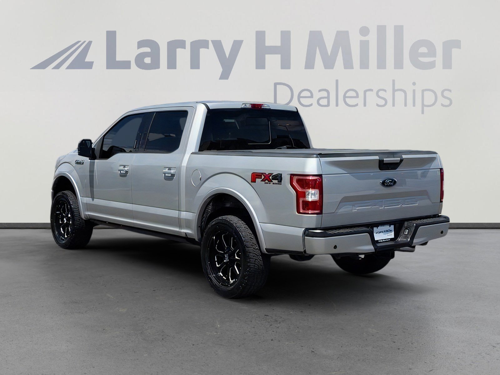 Used 2018 Ford F150 XLT w/ Equipment Group 302A Luxury AWD/4WD image 3