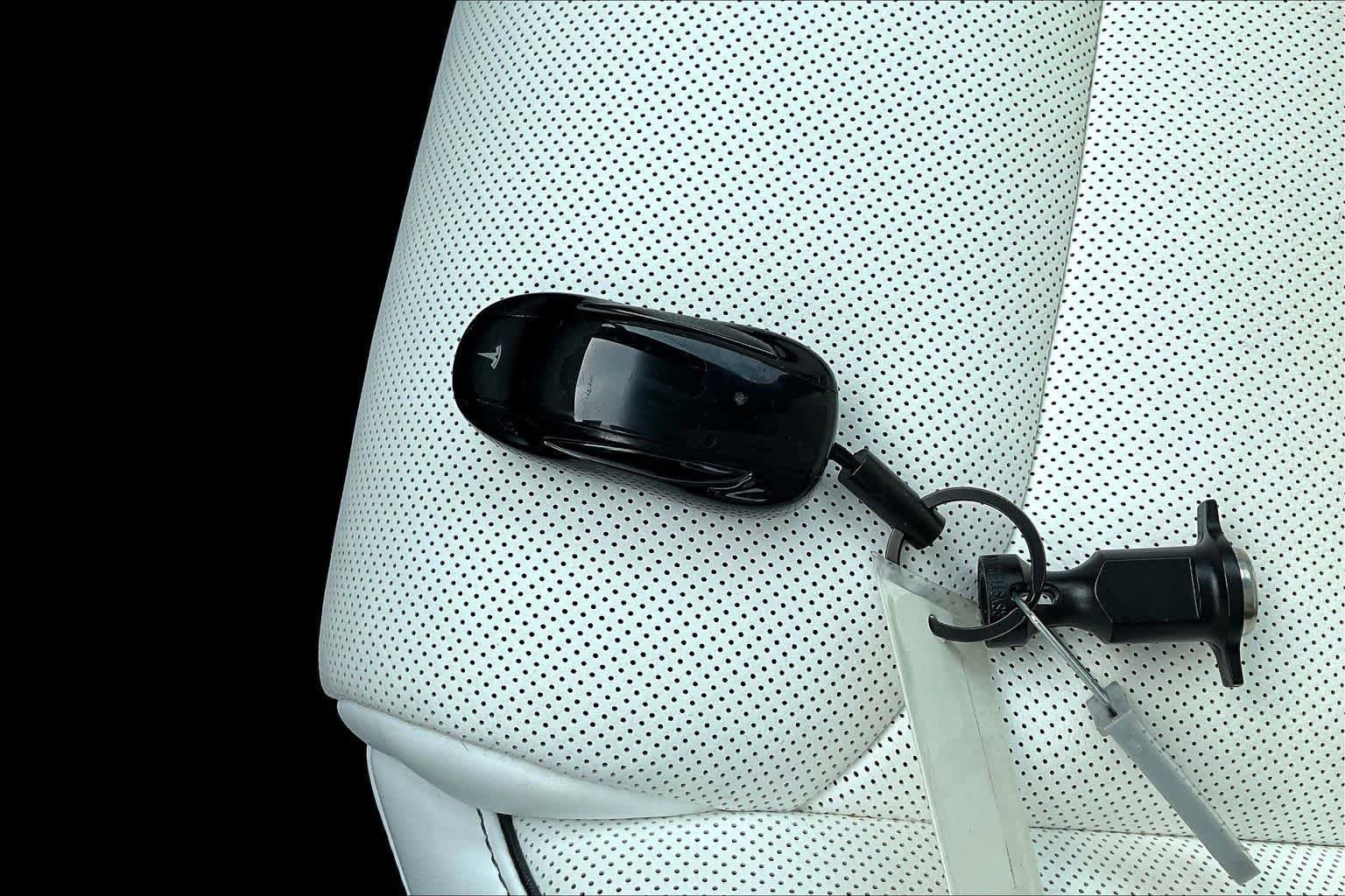 Used 2022 Tesla Model X Plaid image 13